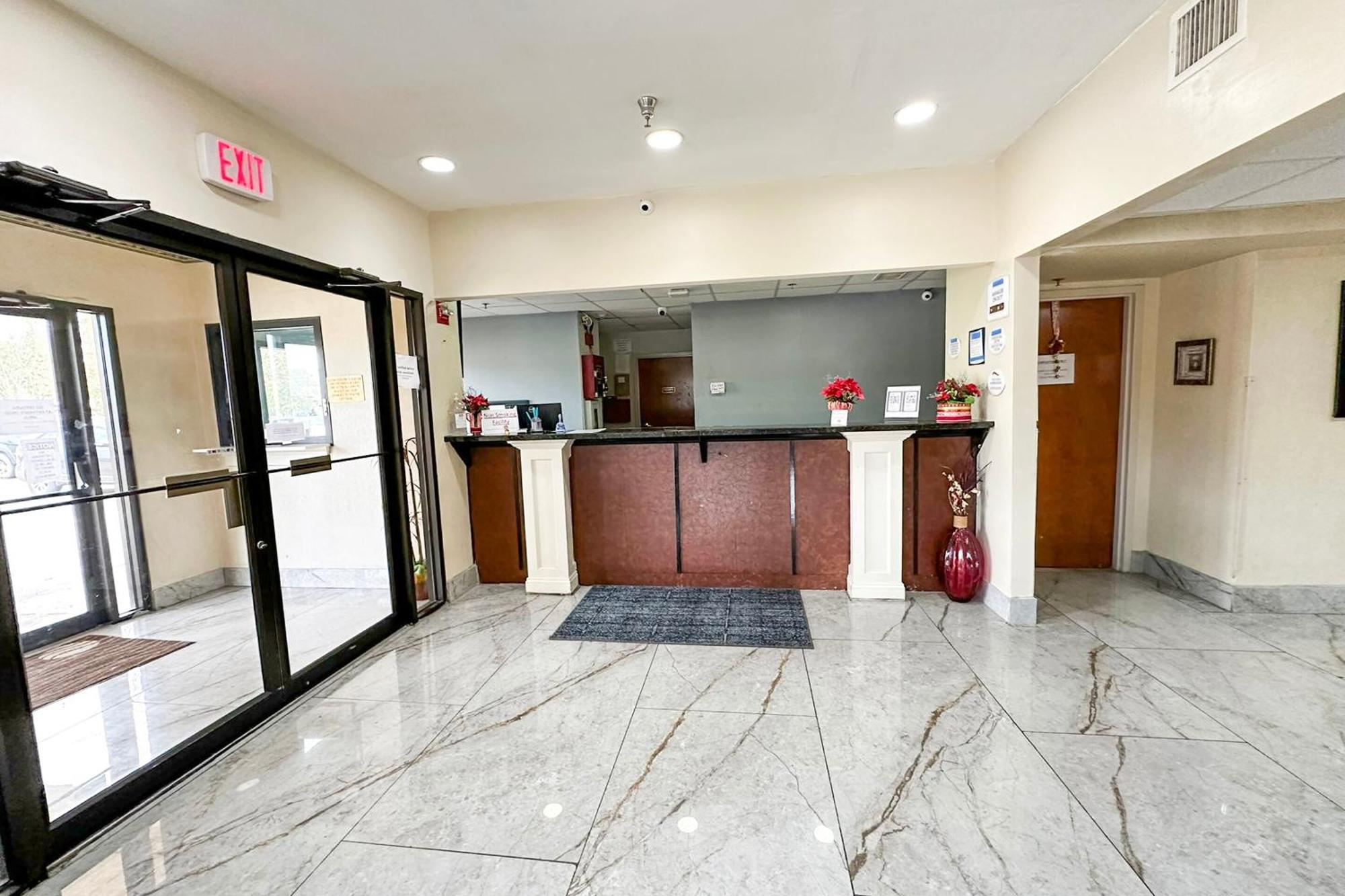 Oyo Hotel Rome West Ga Ngoại thất bức ảnh